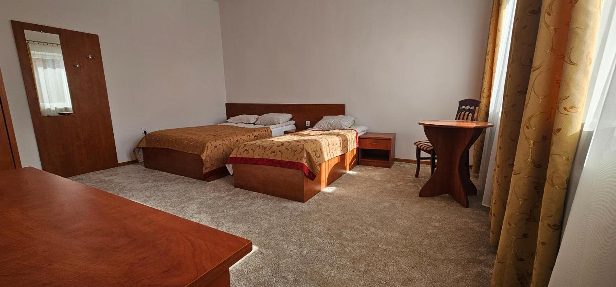 Rest Hostel Airport Modlin Nowy Dwór Mazowiecki Eksteriør billede