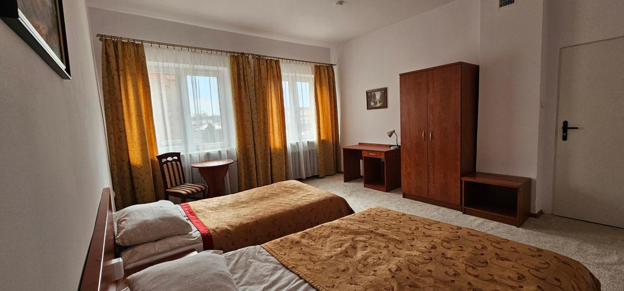 Rest Hostel Airport Modlin Nowy Dwór Mazowiecki Eksteriør billede