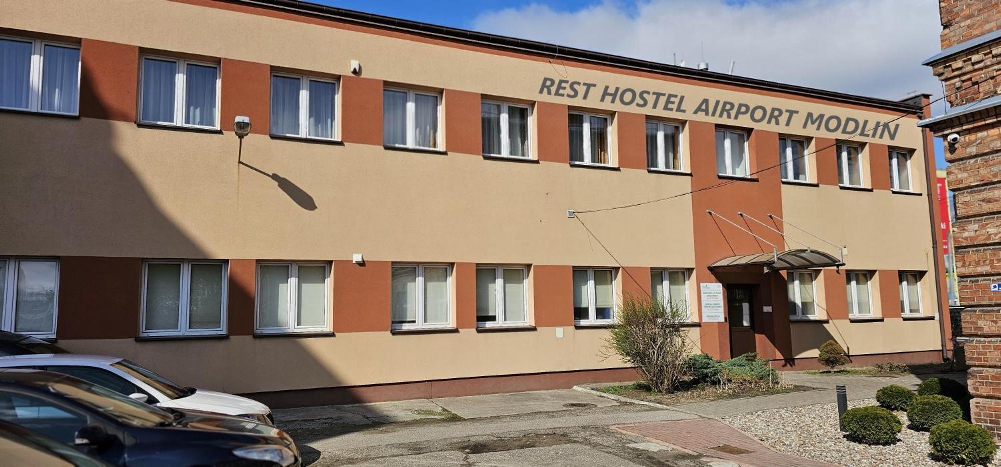 Rest Hostel Airport Modlin Nowy Dwór Mazowiecki Eksteriør billede